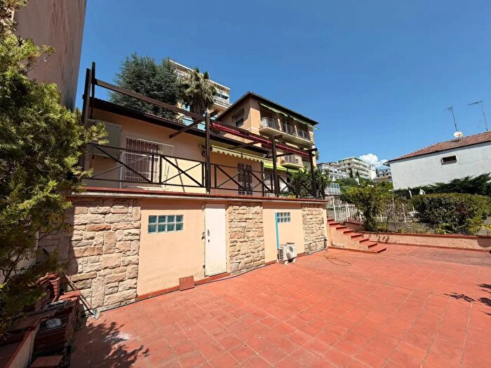 Casa con 7 locali in vendita in Strada San Martino, Sanremo