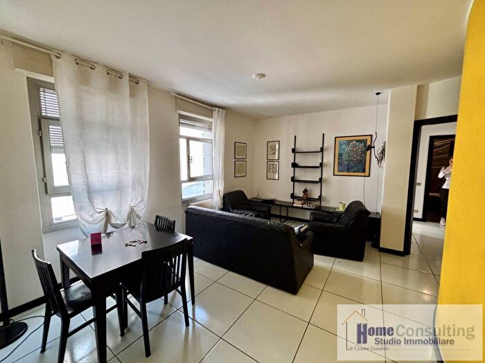 Appartamento bilocale in affitto in Via Giocondo Albertolli, Centro Storico, Como