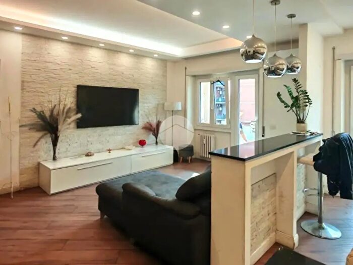 Appartamento trilocale in vendita in Via Francesco Grimaldi, Roma