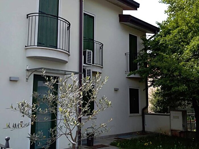 Casa con 6 locali in affitto in Centro, Dueville