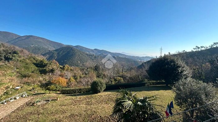 Appartamento quadrilocale in vendita in Via II Dicembre, Genova