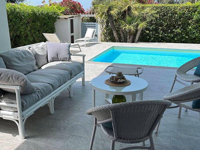 Casa con 5 locali in affitto in Lungomare di Ponente, Fregene, Fiumicino