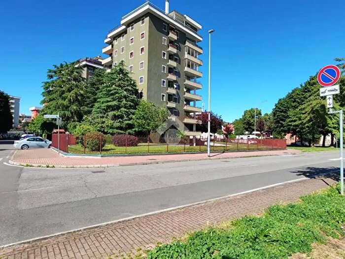 Appartamento trilocale in vendita in Via Martiri di Belfiore, Opera