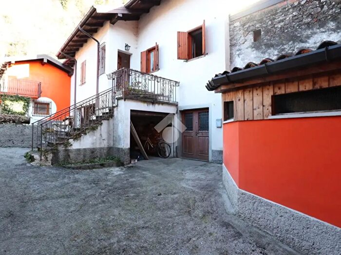 Casa con 5 locali in vendita in Via della Vittoria, Tolmezzo