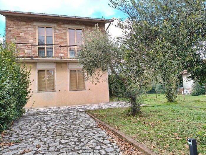 Casa con 9 locali in vendita in Strada Pian dellAra, Avigliano Umbro