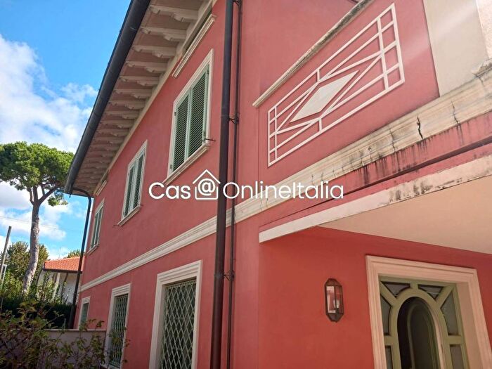 Appartamento con 6 locali in affitto in Via Piave, Centro, Forte dei Marmi