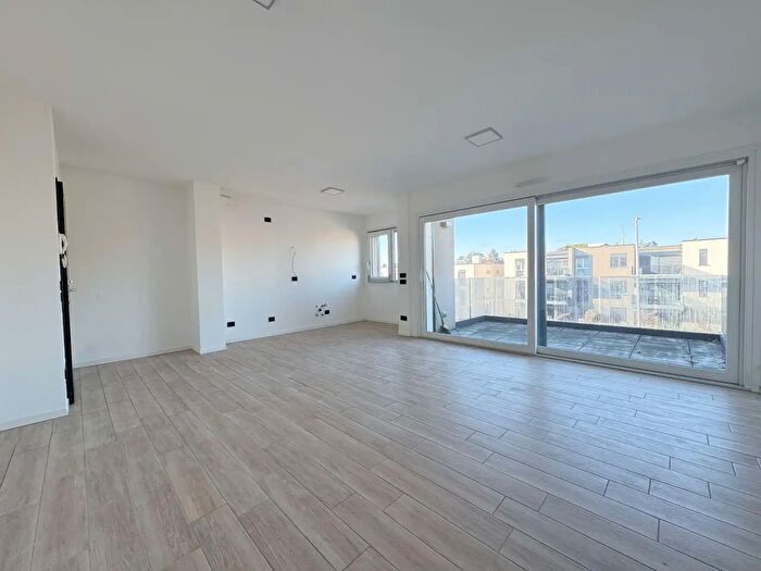 Appartamento trilocale in vendita in Via Boselli, Olgiate Comasco