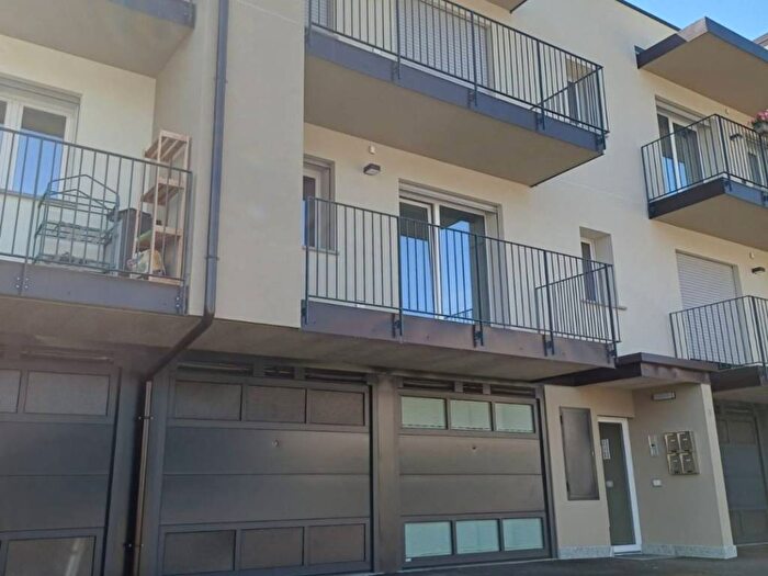 Appartamento bilocale in affitto in Via Francesco Petrarca, Centro, Arcisate