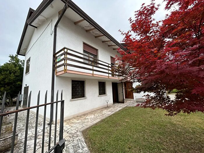 Casa con 6 locali in vendita in Mirano