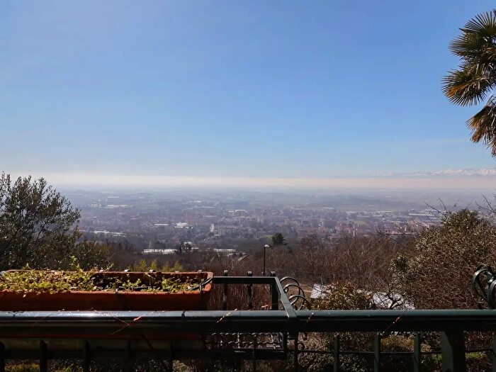 Casa con 7 locali in vendita in Strada Castelvecchio, Moncalieri