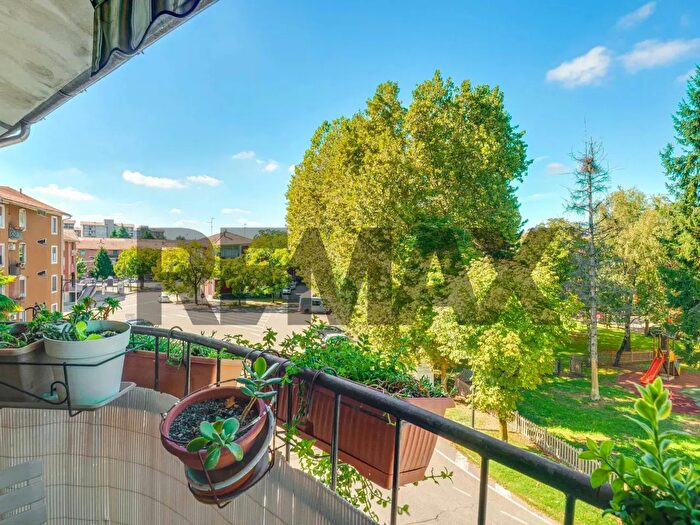 Appartamento trilocale in vendita in Piazzale Gabriele d'Annunzio, Busto Arsizio