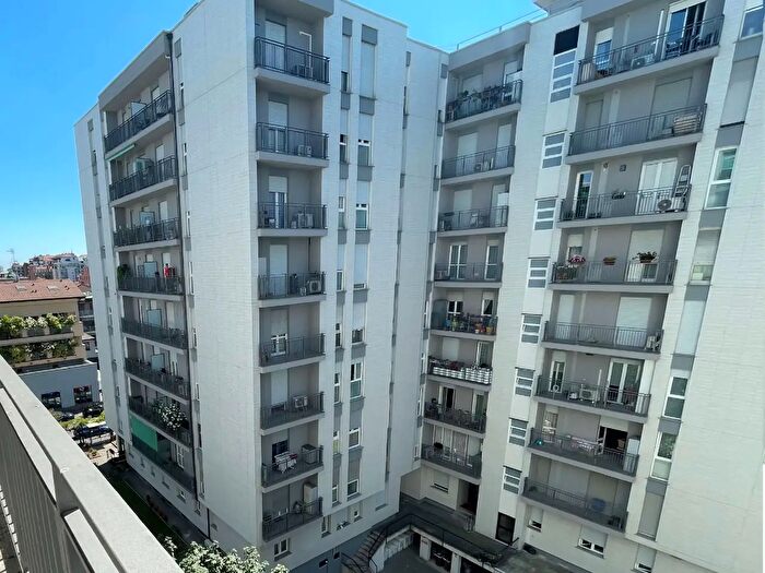 Appartamento bilocale in vendita in Via Candiani, Milano