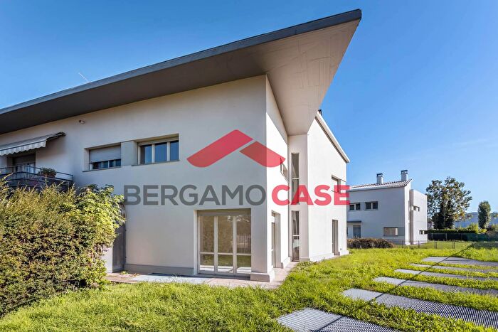 Casa quadrilocale in vendita in Via Puccini, Seriate