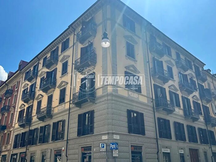 Appartamento trilocale in vendita in Via Massena, Torino