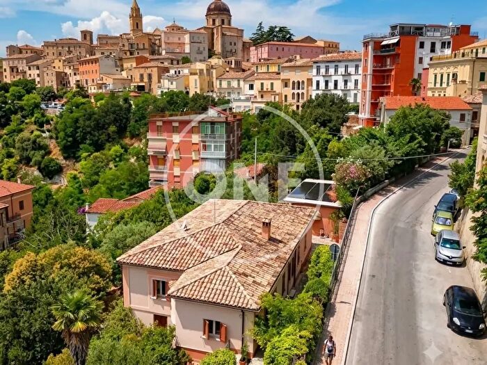 Casa con 5 locali in vendita in Via Nicola da Guardiagrele, Chieti