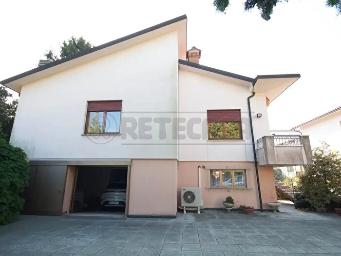 Casa con 8 locali in vendita in Arzignano
