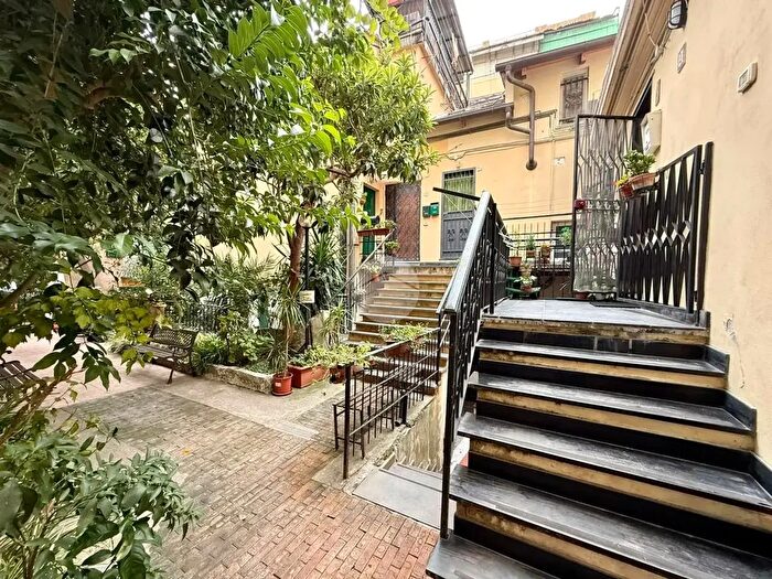 Appartamento trilocale in vendita in Salita di Santa Brigida, Genova