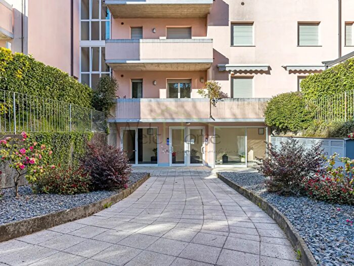 Appartamento quadrilocale in vendita in Via Matteotti, Lipomo
