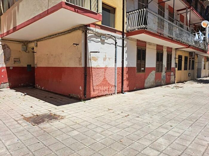 Appartamento trilocale in vendita in Via Fragalà, Crotone