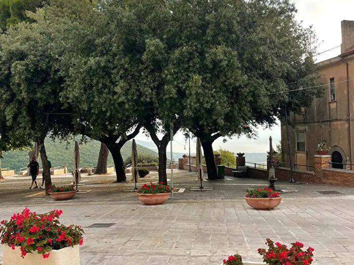 Appartamento trilocale in vendita in Piazza Tempone, Capaccio Paestum