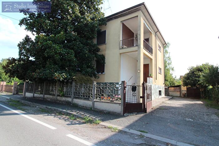 Appartamento trilocale in vendita in Via Montebello, Casteggio