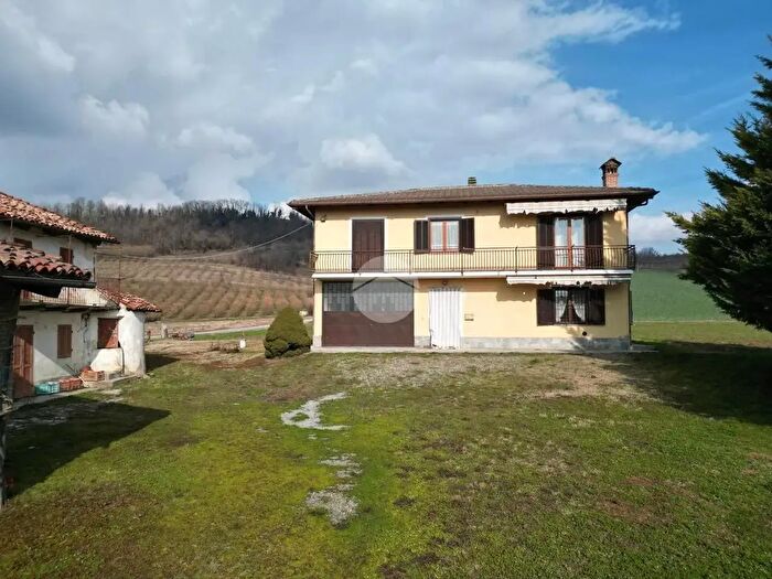 Casa con 10 locali in vendita in Localita' Piano, Novello