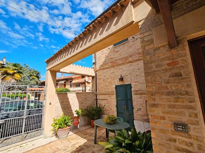 Casa con 12 locali in vendita in Osimo, Osimo