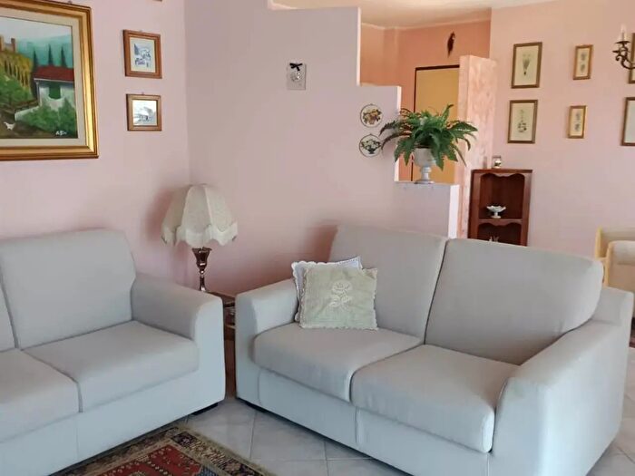 Appartamento con 5 locali in affitto in Poggibonsi