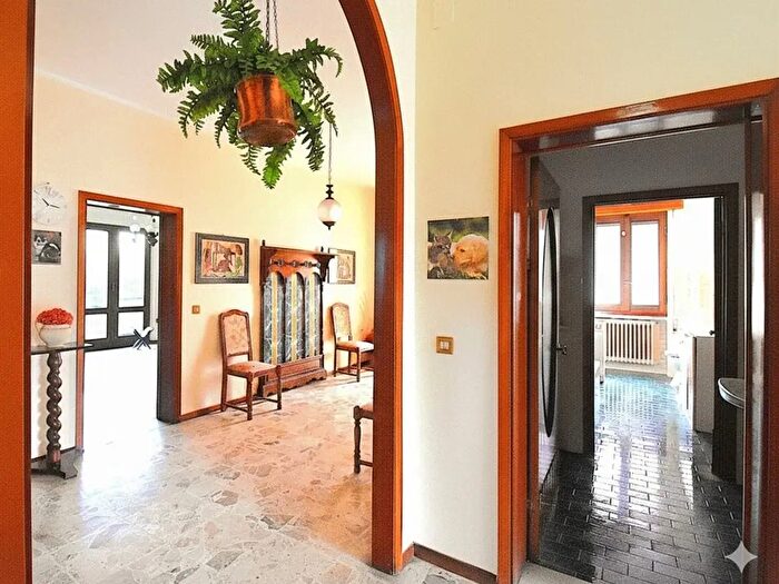 Appartamento con 8 locali in vendita in Capriolo