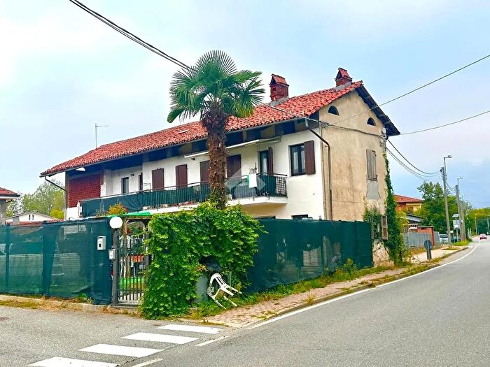Casa con 8 locali in vendita in Via Fiano, Robassomero