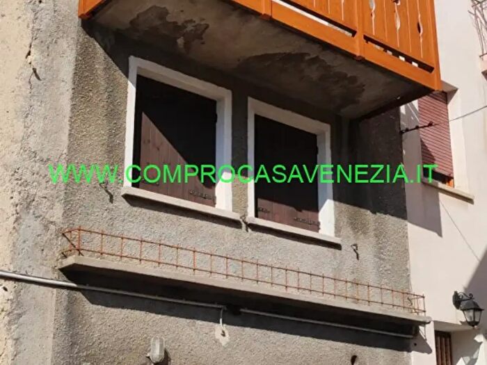 Casa con 6 locali in vendita in Via Cal dei Viaz, Tambre
