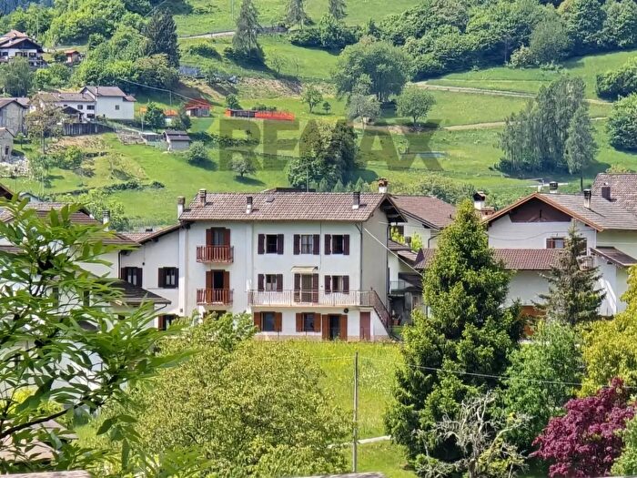 Casa con 9 locali in vendita in Via Rugna, Lamon