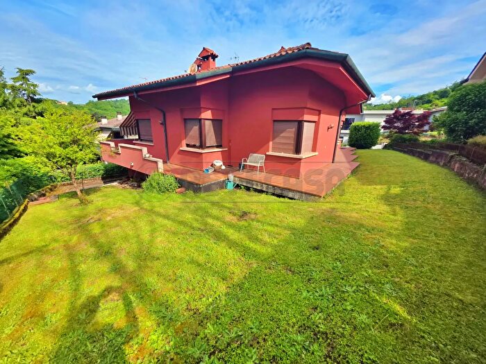 Casa con 15 locali in vendita in Via Camillo Cavour, Arzignano