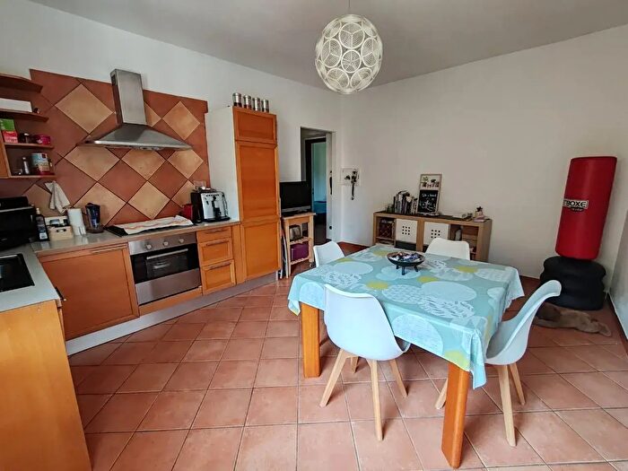 Appartamento trilocale in vendita in Via Giuseppe Garibaldi, Venegono Superiore