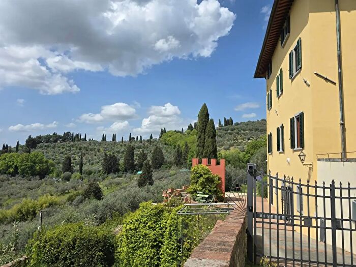 Appartamento con 5 locali in vendita in Via S Iacopo a Girone, Firenze