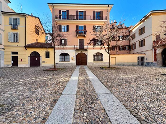 Appartamento trilocale in affitto in Piazza Santa Caterina da Siena, Centro Storico, Novara