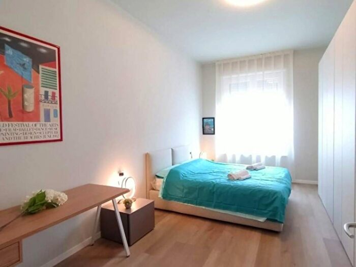 Appartamento trilocale in affitto in Via Olmetto, Carrobbio, Milano