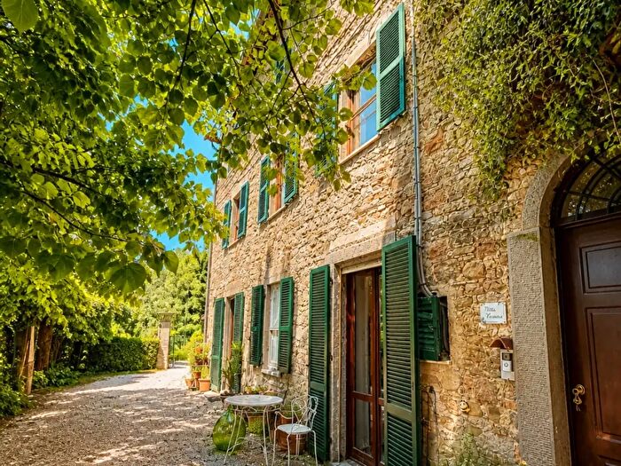 Casa quadrilocale in vendita in Passignano Sul Trasimeno