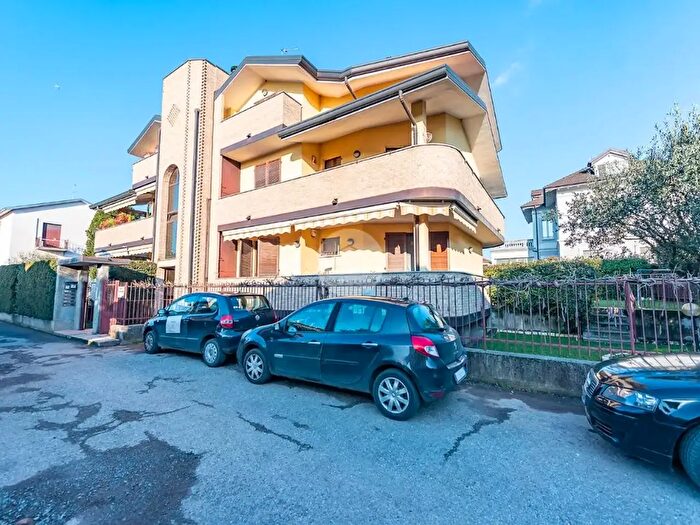 Appartamento quadrilocale in vendita in Via a M Ceriani, Uboldo