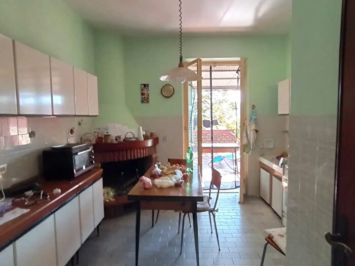 Casa con 9 locali in vendita in Via Salicello, Castelnuovo Magra