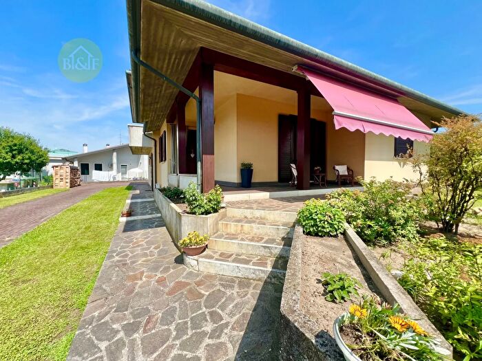 Casa con 5 locali in vendita in Via Garibaldi Cerea, Cerea