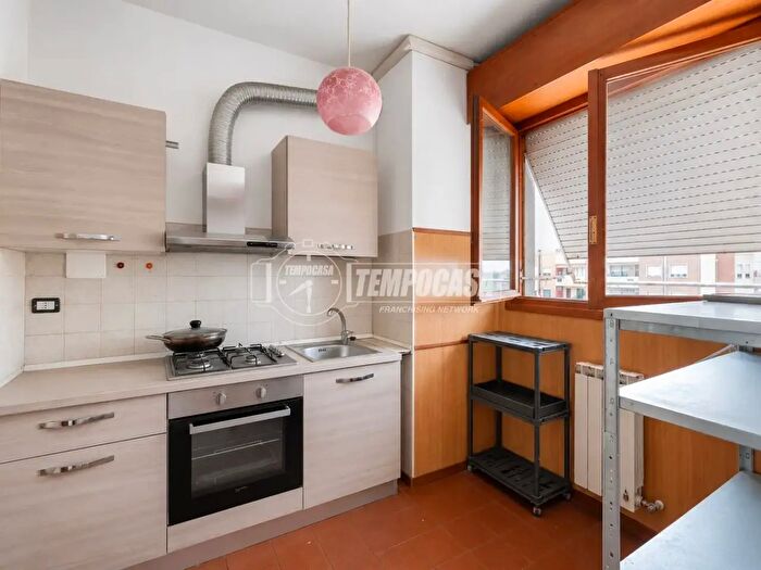 Appartamento trilocale in vendita in Via Federico De Roberto, Milano