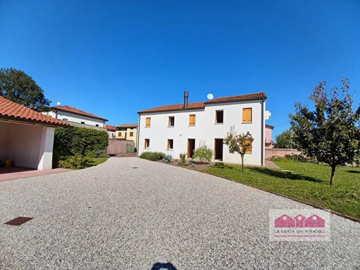 Casa con 9 locali in vendita in Via Zanchetta, San Pietro In Gu