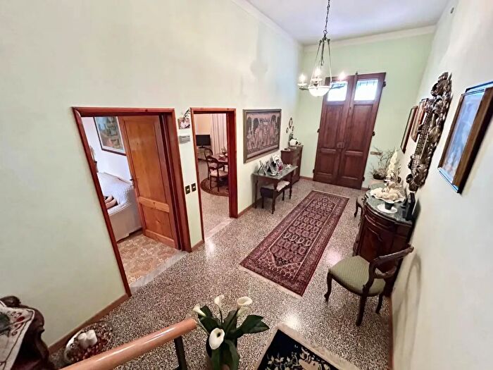 Casa con 7 locali in vendita in Empoli
