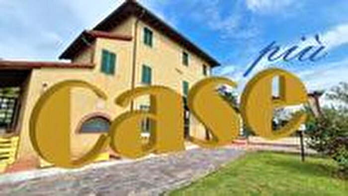 Casa con 15 locali in vendita in Camaiore