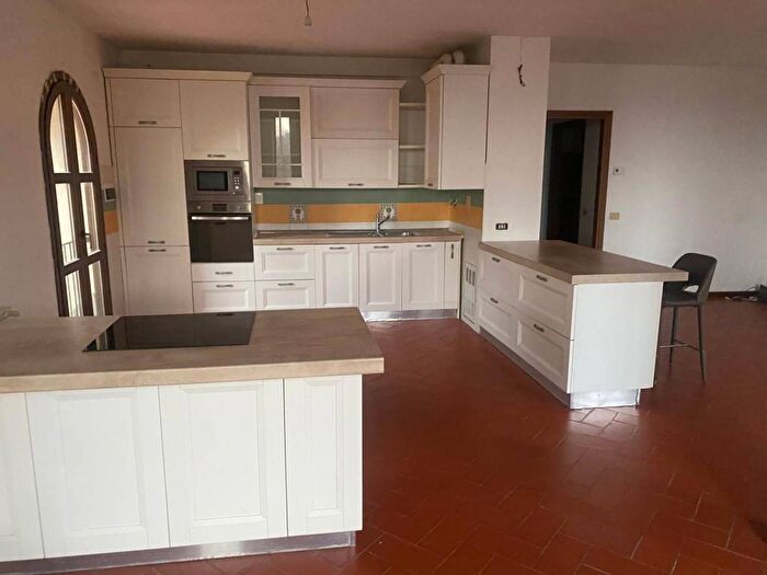 Appartamento quadrilocale in affitto in Piazza Dante Alighieri, Centro, Borgo San Lorenzo