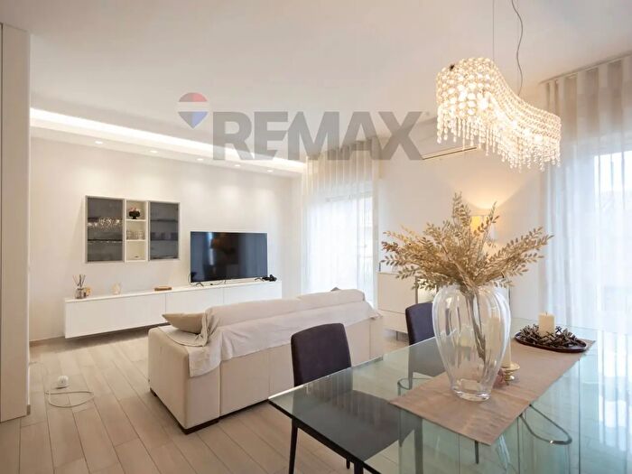 Appartamento con 6 locali in vendita in Via Vittorio Emanuele, Aci Sant'Antonio