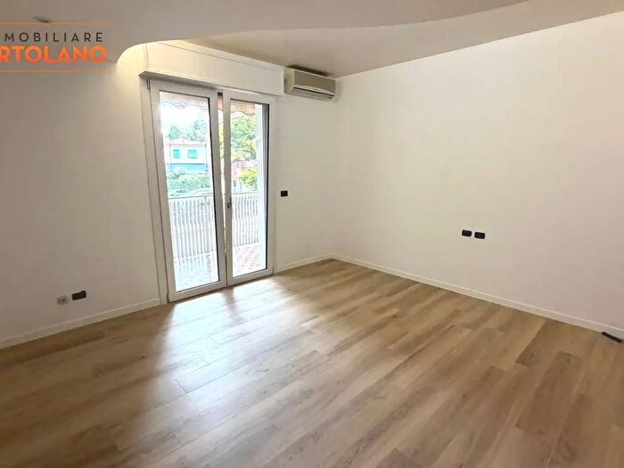 Appartamento trilocale in vendita in Via Petrarca, Monfalcone