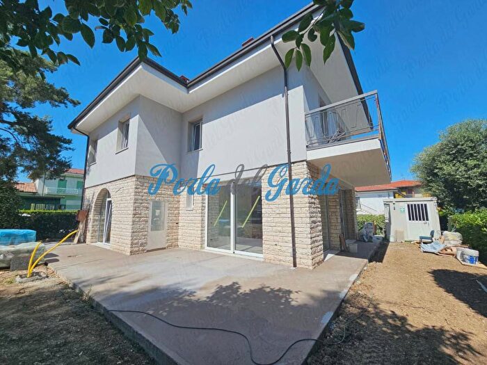 Casa trilocale in affitto in Centro, Peschiera del Garda