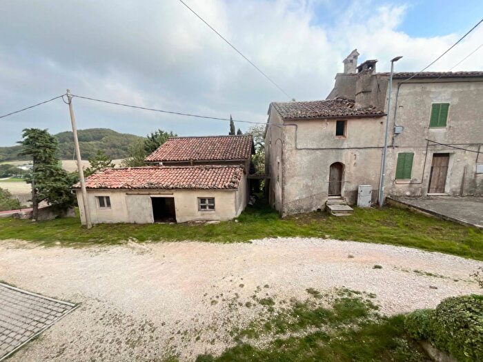 Casa con 9 locali in vendita in Aspro, Sassoferrato